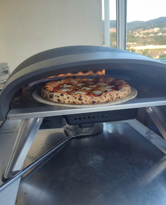 tentazione-air-mit-neapoletanischer-pizza-im-ofen