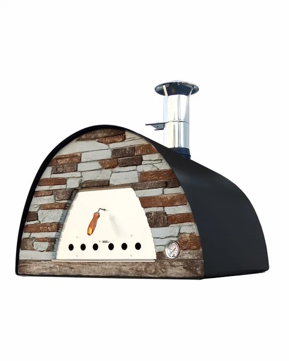 Mobiler Holzbackofen Maximus Prime Arena in Schwarz, schräg von vorne mit Steinfront, Ofentür, seitlichem Thermometer und Edelstahlkamin dargestellt.
