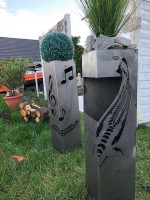 Stele aus Cortenstahl Musik-Fisch Stele aus Cortenstahl Musik-Fisch
